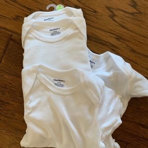 NEW set of 4 Gerber White Onesies
